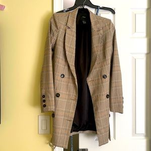 Mid-length plaid coat. FOREVER 21.